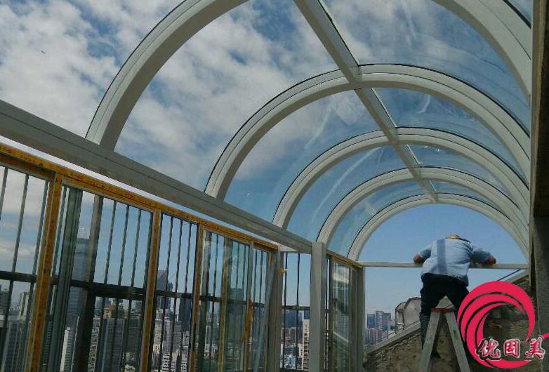 深圳雨棚订弧形钢化玻璃阳台雨棚大门雨棚包安装